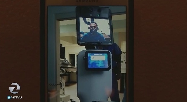Il robot entra nella camera dell'ospedale e dice al paziente: «Stai morendo, non tornerai a casa» Video