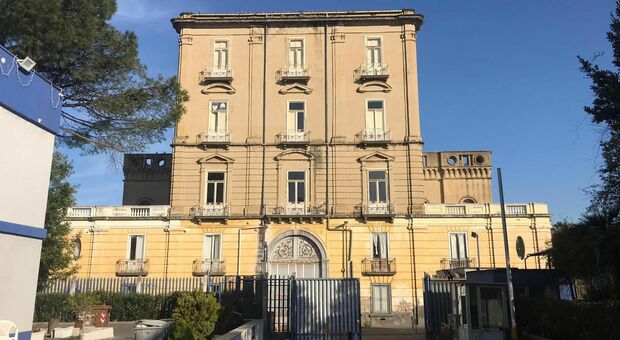 Napoli, no dei consiglieri alla caserma nella villa vesuviana: petizione al sindaco