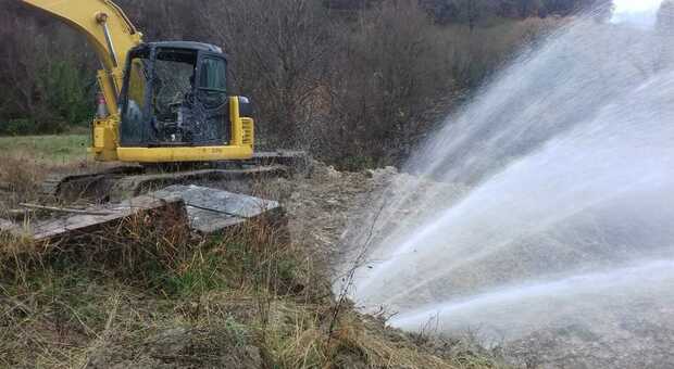 Saltano altre condutture, scuole chiuse per i rubinetti a secco: in 40mila senz'acqua in Irpinia