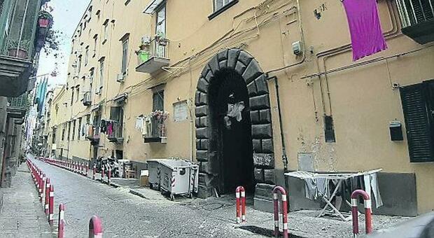 Palazzo della camorra a Pizzofalcone: «La situazione è ancora priva di regole»