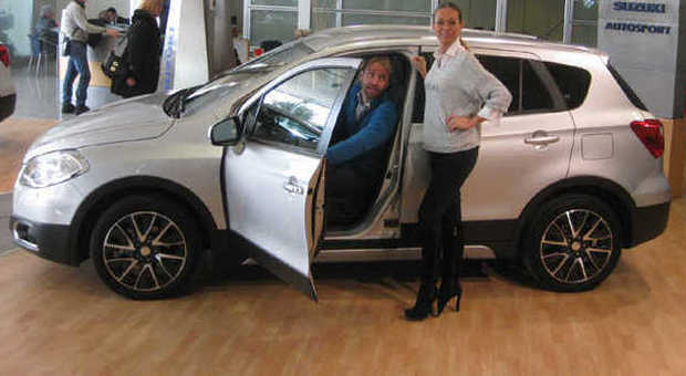 Massimiliano Rosolino e Natalia Titova con la loro Suzuki S-Cross
