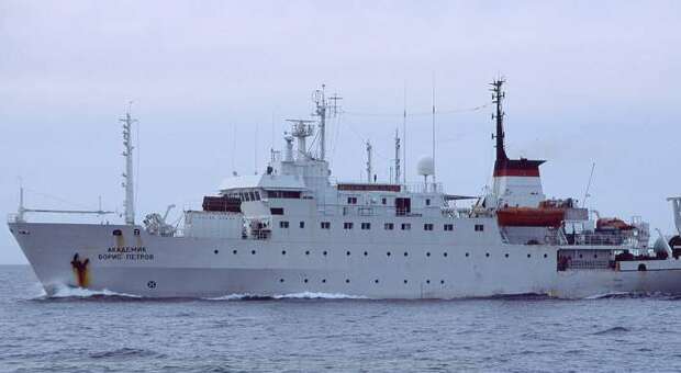 Sottomarino russo “agita” il mare delle Shetland: rischio sabotaggi per gas e comunicazioni?