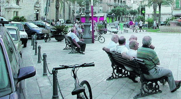 La Puglia invecchia e cambiano i volti delle città: «Meno parchi, più Rsa»