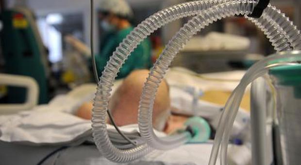 Colpito da meningite, 41enne ricoverato in condizioni disperate