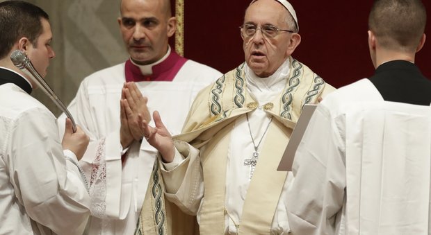Papa Francesco: «Siamo in debito con i giovani, li obblighiamo a emigrare. Privilegiata la speculazione, non i lavori dignitosi»
