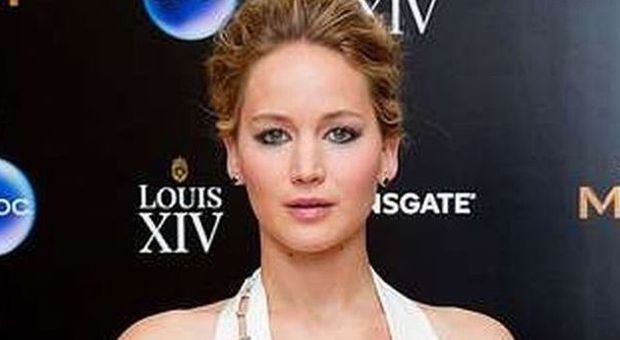 Jennifer Lawrence, scollatura hot alla prima di The Hunger Games