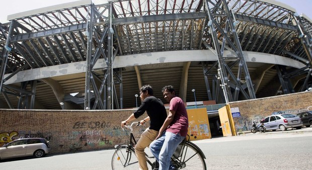 De Magistris: «Comune aperto a ulteriori investimenti per lo stadio»