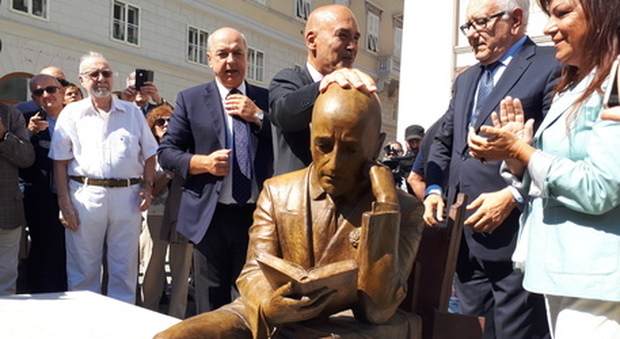 Inaugurata la statua di D'Annunzio. Scoppia la protesta in Croazia