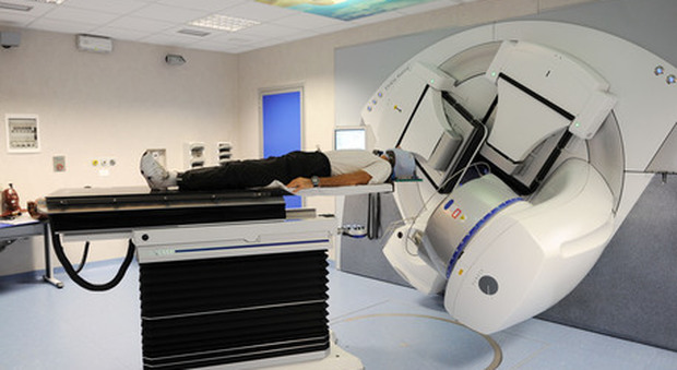 Radioterapia guasta a Genova, i pazienti andranno a Savona con un pullmino