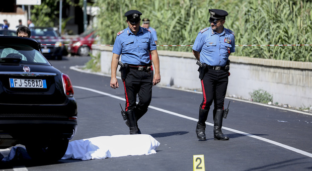 Napoli, 28enne di Scampia ammazzato in auto a Coroglio dopo una lite in discoteca