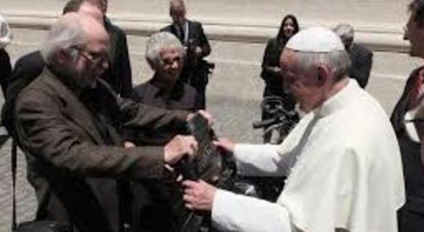 Papa Francesco vende la Harley di Ratzinger: servirà per aiutare le famiglie povere polacche