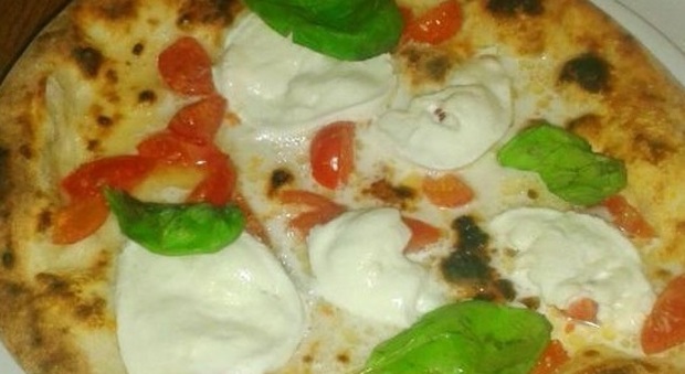 "L'arte della pizza": profumi di Napoli a Osimo tra paccheri, cuoppi e linguine