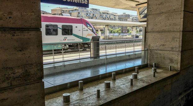 Roma, imbrattavano i treni alla stazione Ostiense denunciati quattro writers