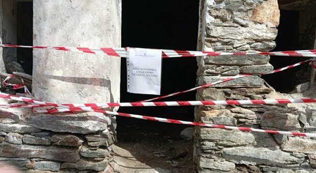 Aosta, ragazza trovata morta nel bosco con ferite su tutto il corpo (e senza documenti): è una francese di 29 anni
