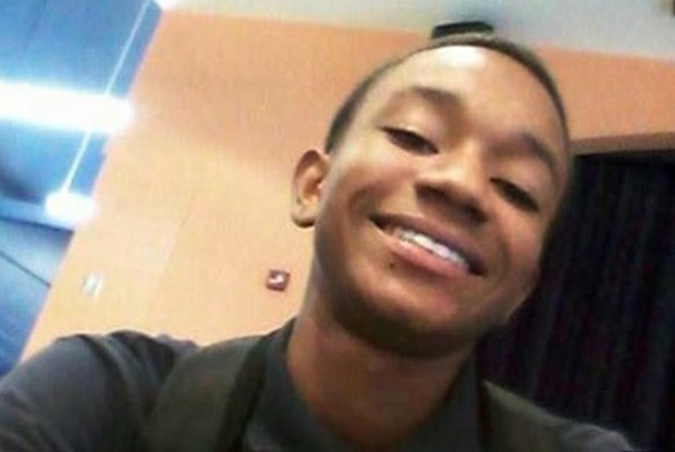 Crede ci sia un ladro in casa e spara: uccide il figlio 14enne che non era andato a scuola