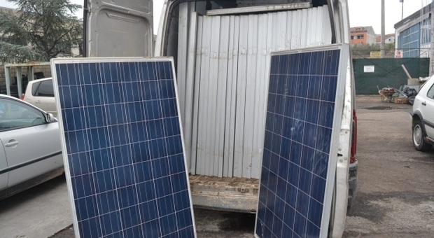 Trasportava centinaia di pannelli fotovoltaici rubati straniero a processo con l'accusa di ricettazione