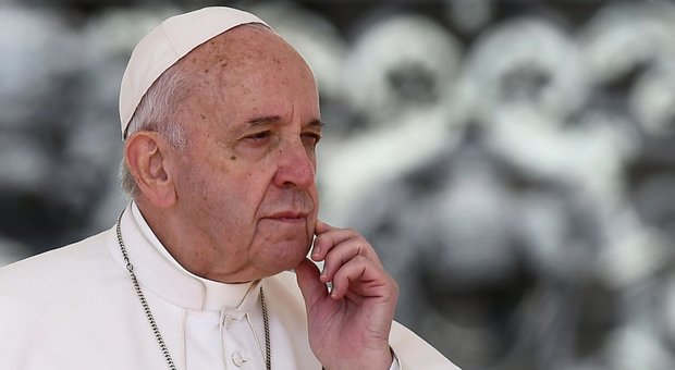 Papa Francesco ai rom: «Soffro per voi, cittadino di seconda classe è chi scarta gli altri»