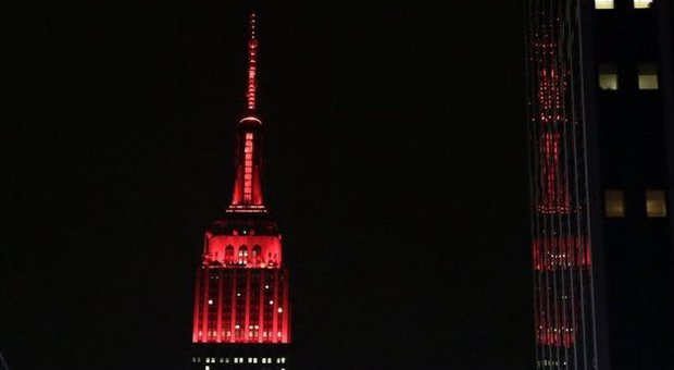 Usa, i repubblicani vincono le elezioni: l'Empire State Building si tinge di rosso