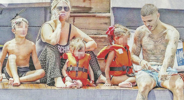 Mauro Icardi e Wanda Nara con i figli, vacanza con lo yacht a Ibiza