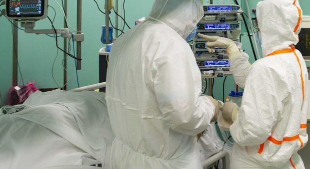 Coronavirus Roma, troppi contagi tra medici e pazienti: inchiesta dei Nas in tutti gli ospedali