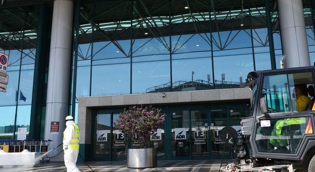 Coronavirus Roma, aeroporto senza passeggeri. «Fiumicino tornerà a volare»