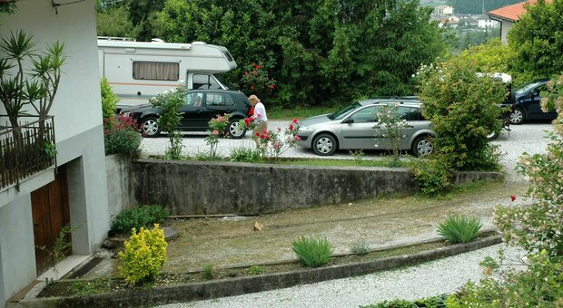 CAPPELLA MAGGIORE Il giardino della villetta di Anzano dove nel 2008 avvenne il tragico incidente