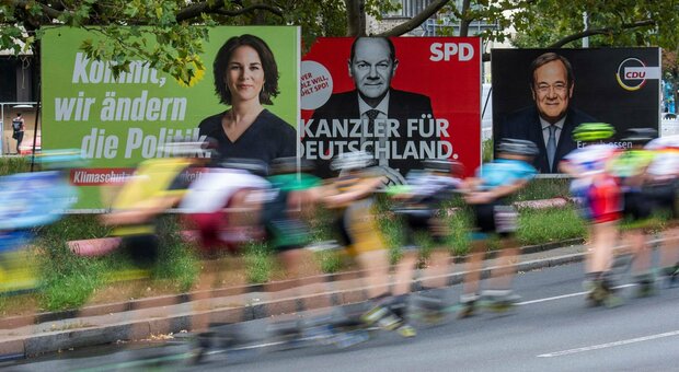 Elezioni in Germania, Spd avanti (e rivendica la cancelleria per Scholz) sulla Cdu: «Coalizione prima di Natale»