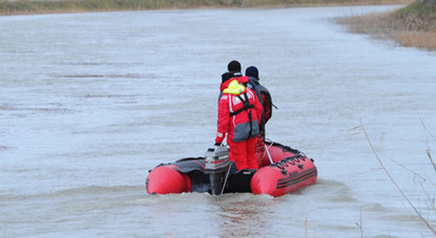 Si lancia nel fiume e scompare: 30enne trovato cadavere dopo 6 giorni