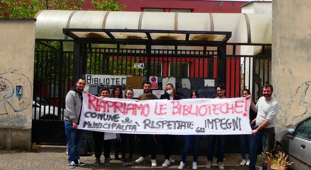 Napoli, biblioteca negata a Ponticelli: la protesta di studenti e associazioni
