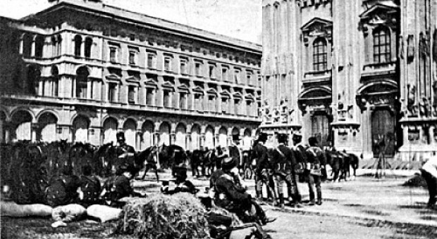 L'esercito in piazza Duomo a Milano nel maggio 1898