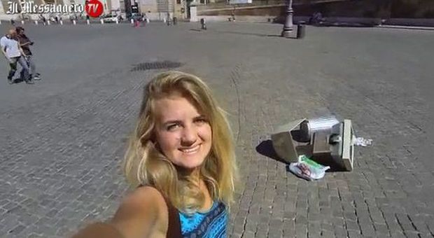 I selfie del Pd con i rifiuti: ecco il video sulla "grande bruttezza" di Roma