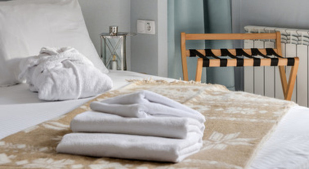 Le lenzuola sporche possono contribuire ad allergie, sfoghi cutanei, asma e compromettere la qualità del sonno