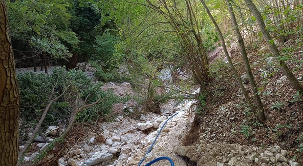 L allaccio temporaneo per garantire l acqua potabile a Petrara di Serra Sant'Abbondio