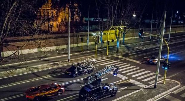 Roma, James Bond meglio dei vigili urbani: fa sparire i parcheggiatori abusivi