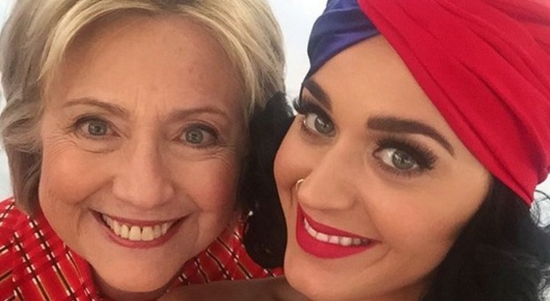 Dal dress code ai selfie, Katy Perry testimonial vip per la campagna di Hillary Clinton
