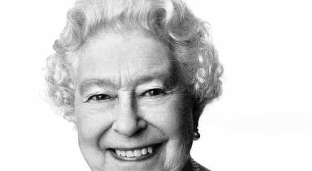 La regina Elisabetta compie 88 anni: un ritratto dal fotografo di Blow Up