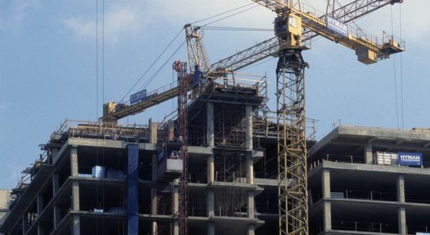 Dl Ucraina, novità su bonus edilizi: lavori sopra i 516mila euro solo per aziende con certificato SOA