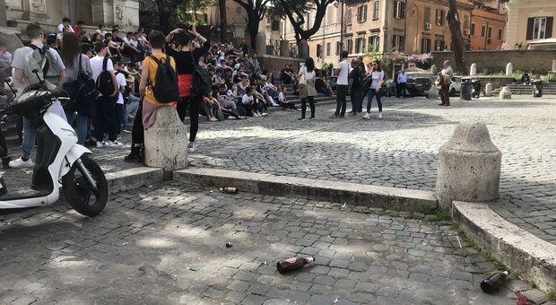 Aggredì gli agenti in piazza Trilussa, il pittore di Trastevere rischia il processo