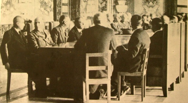 Una seduta del Consiglio dei ministri a Salerno nel 1944