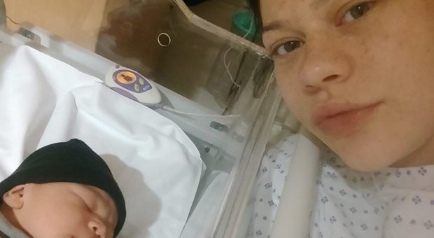 Papà uccide il figlio di 11 mesi: lo ha gettato da un ponte, poi è andato al pub
