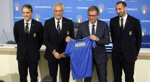 Armani firma le divise formali della Nazionale di calcio italiana