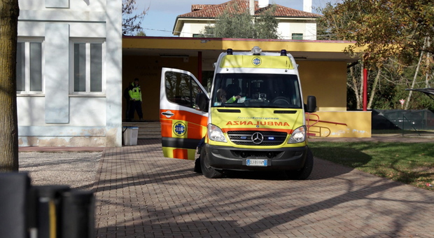 Ambulanza (foto di archivio)