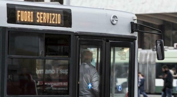 Sciopero 26 aprile Roma, quattro ore di stop a bus, metro e treni: orari e linee coinvolte