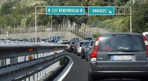 Genova, 10 km di coda in A12: un'altra mattina da incubo per i lavori in autostrada