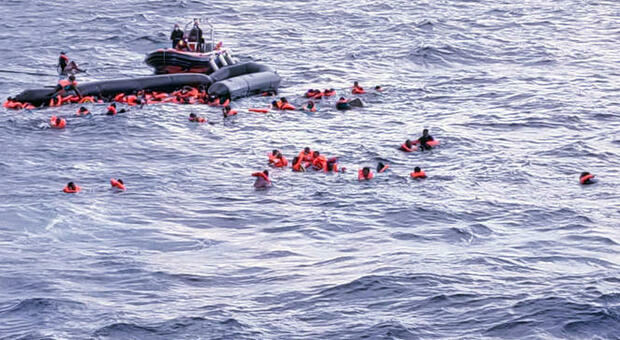 Migranti, naufragio nel Mediterraneo: almeno 6 morti, anche una bimba di 6 mesi