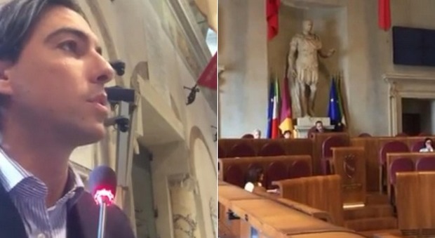 Roma, caos in consiglio comunale su Bolkestein, Onorato minacciato da ambulanti: «Te sfonnamo»