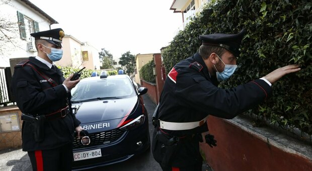 Roma, pusher arrestati a La Rustica e il quartiere applaude dalle finestre
