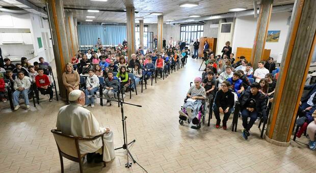 Papa Francesco va in periferia alla Borghesiana per parlare con i bambini del Giubileo e di Dio