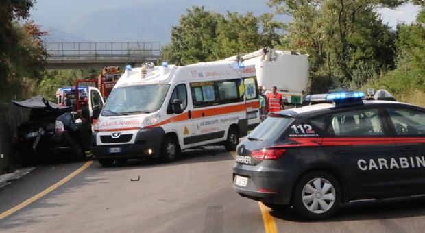 Sangue in Campania, schianto sulla statale 87: morti marito e moglie