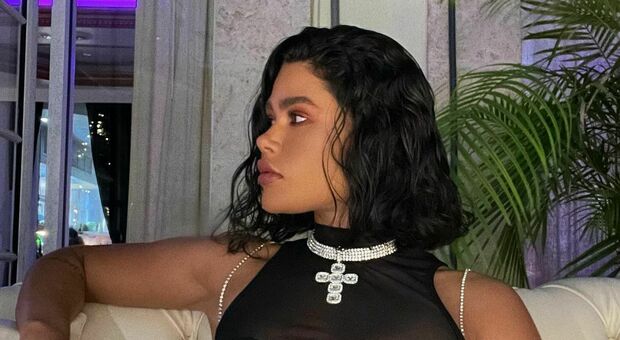 Modella 31enne trovata morta in circostanze misteriose: «La sera prima era a una festa su uno yacht organizzata da un rapper»